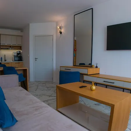 Апартамент Luxury 1 Bedroom 5th Floor *