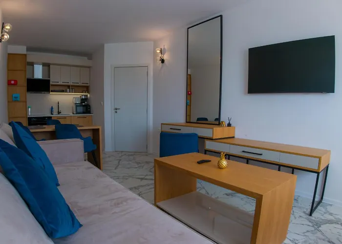 Апартамент Luxury 1 Bedroom 5th Floor *